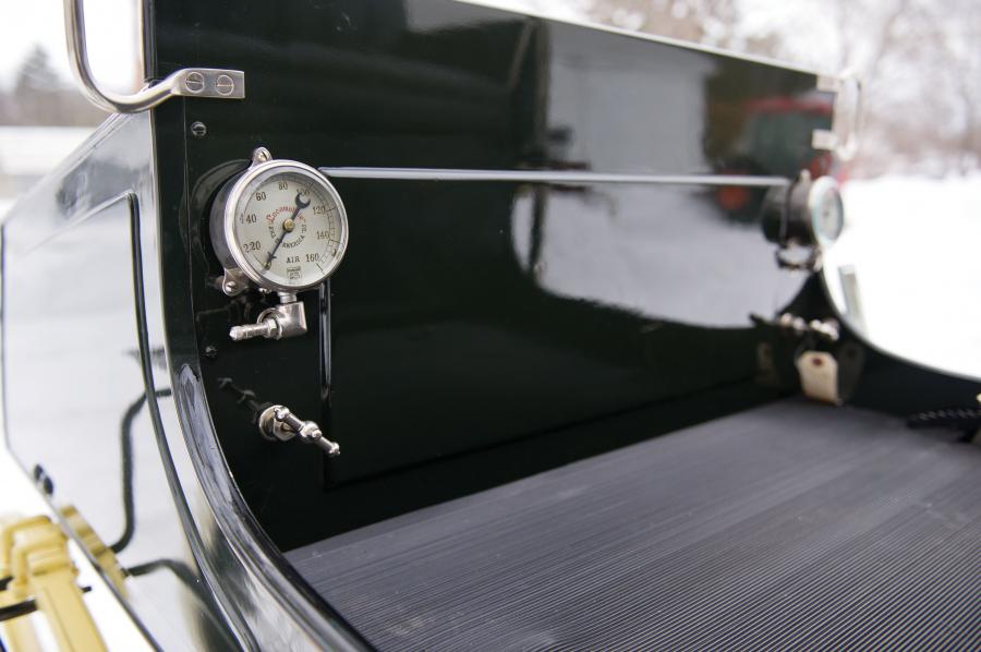 Детали интерьера Locomobile Runabout 1904 года  (фото 10 из 17)